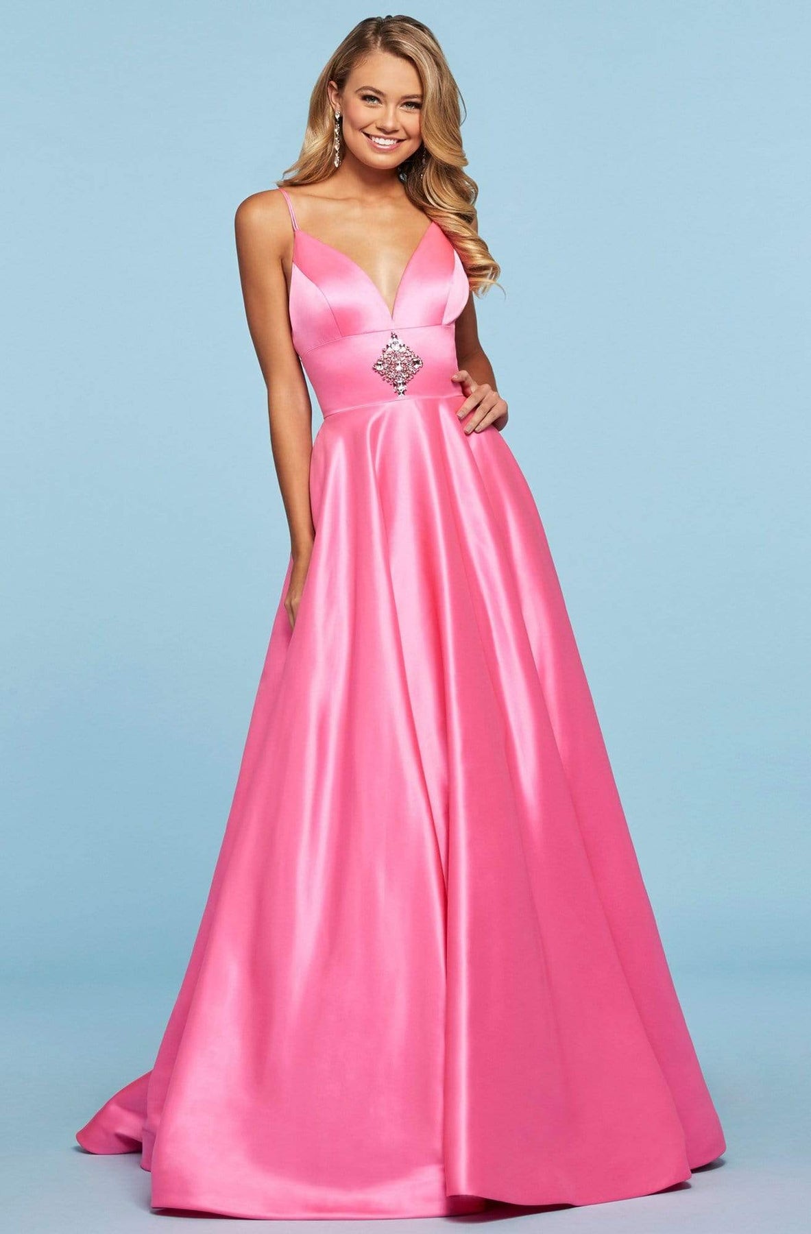 Sherri Hill - 53312 Beaded Deep V-neck A-line Dress Bridesmaid Dresses 00 / Candy Pink