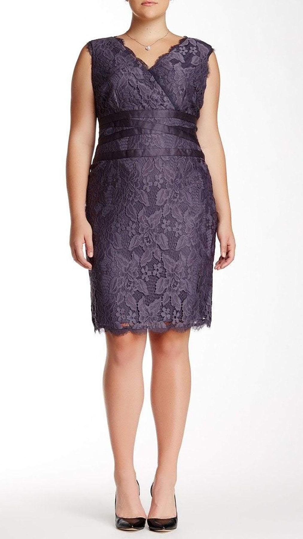 Adrianna Papell - 41905221 V-Neck Lace Ribbon Cocktail Dress in Doe