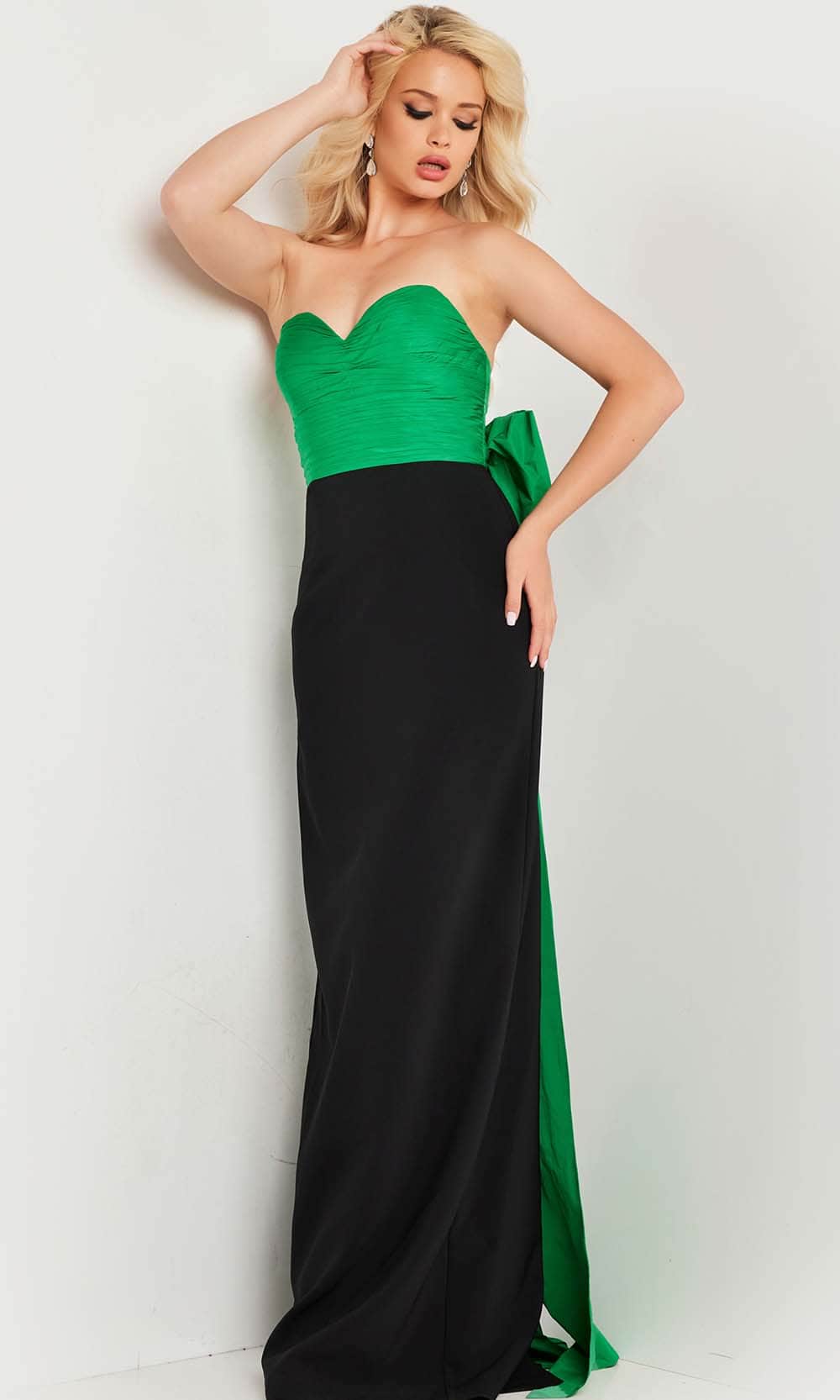 Jovani 36670 - Long Taffeta Column Dress - Two Tone, Strapless, Ruched, Open Back, Bow Accent with Draping Sash, Sweep Train 2 / Green/ Black Jovani 36670 - Long Taffeta Column Dress - Two Tone, Strapless, Ruched, Open Back, Bow Accent with Draping Sash, Sweep Train 2 / Green/ Black
