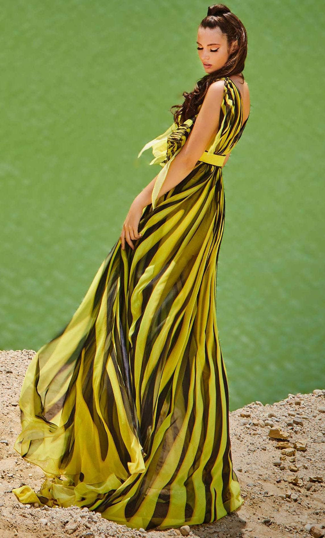 MNM COUTURE 2748 - V-Neck Printed Jumpsuit Formal Pantsuits