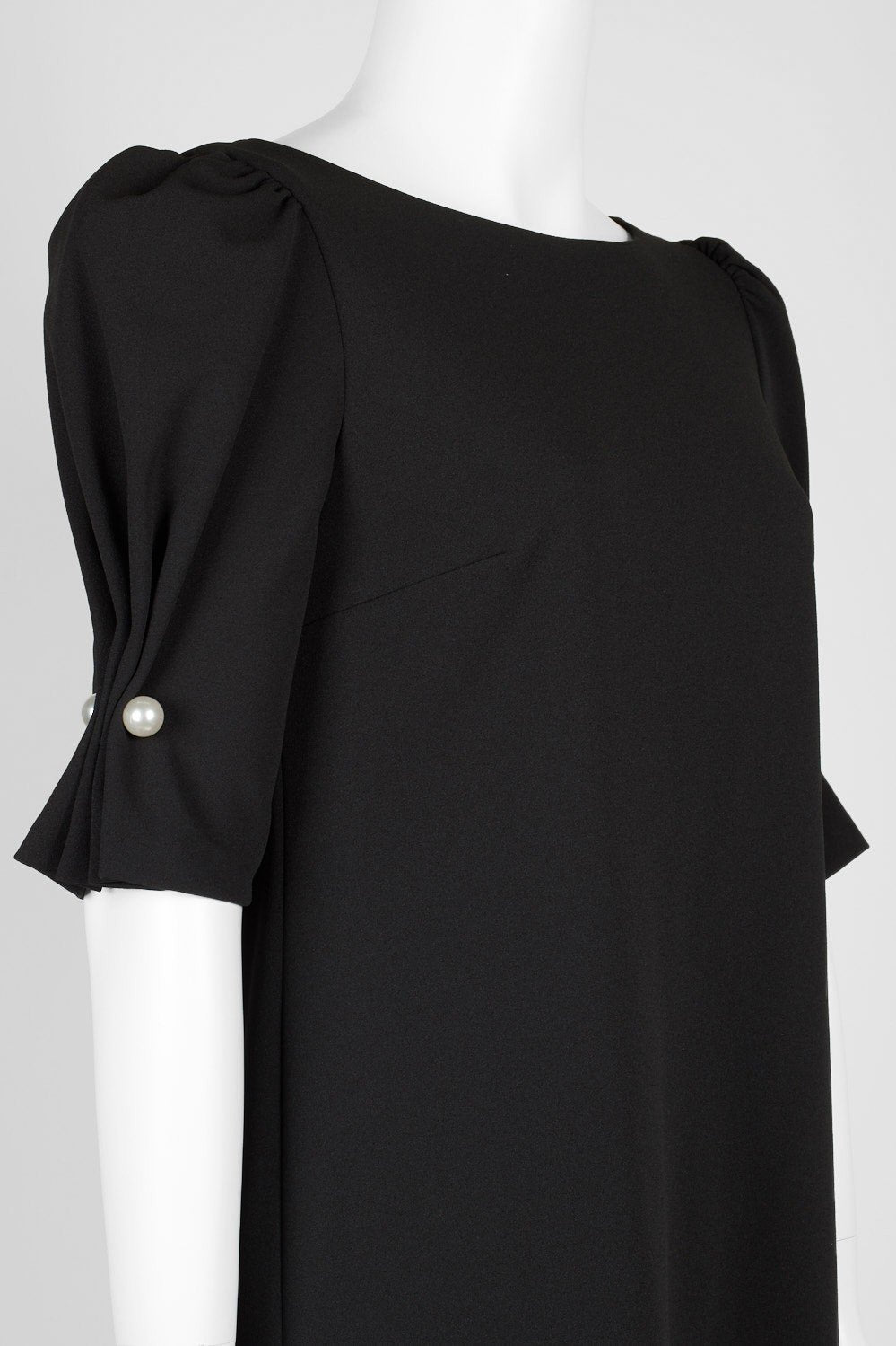 Tahari Asl - TLMU9WD126 Scrunch Sleeve Bateau Crepe Dress In Black