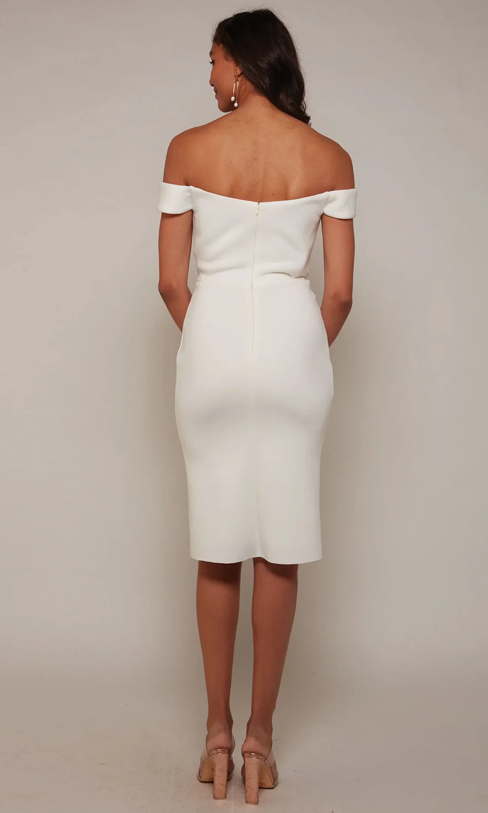 scuba dresses for wedding guest Demi" Short Sleeve Side Ruched Gown Size 4 measures approximately 61 from shoulder to hem Scuba Crepe Trumpet Gown