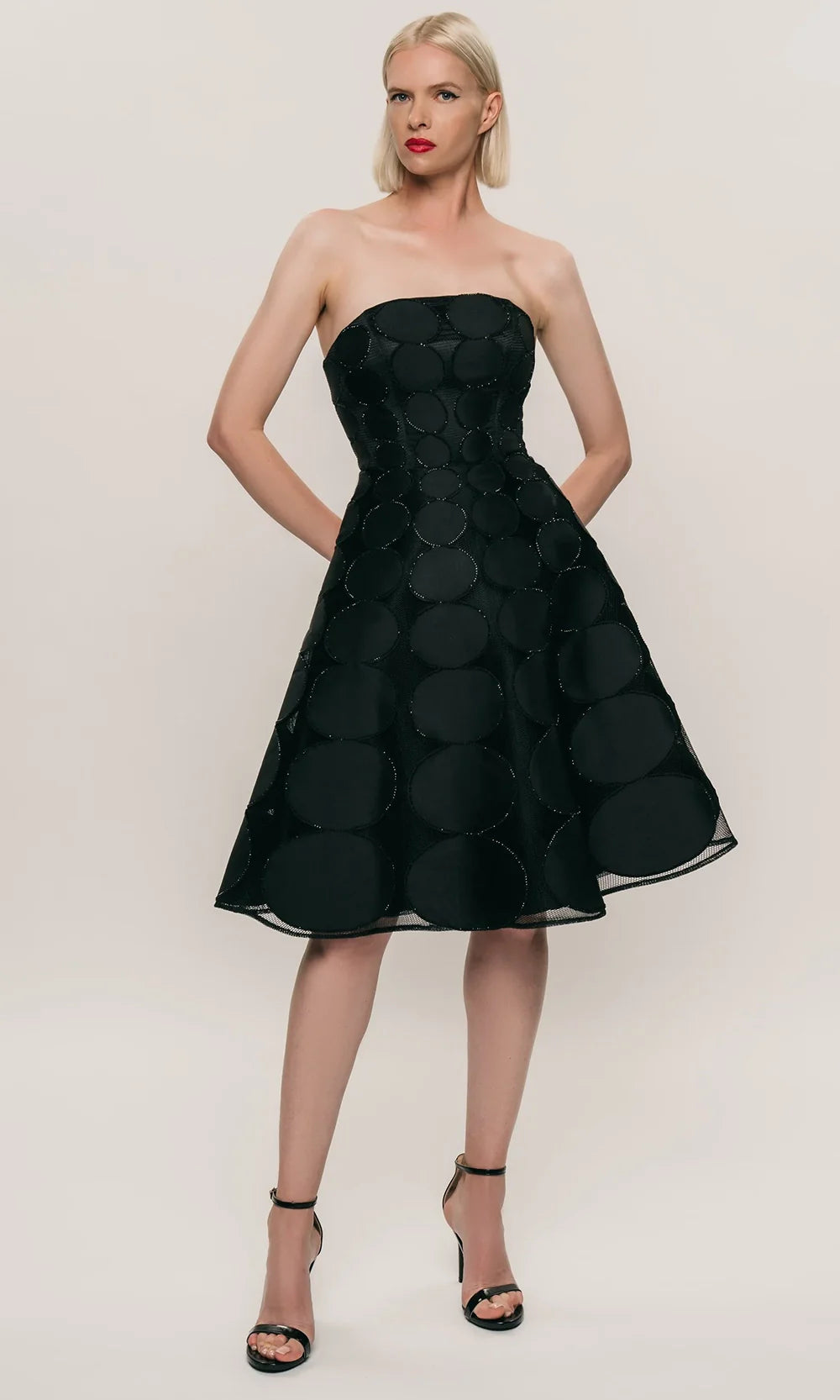 Hynes Park M659 - Strapless Applique Knee Dress