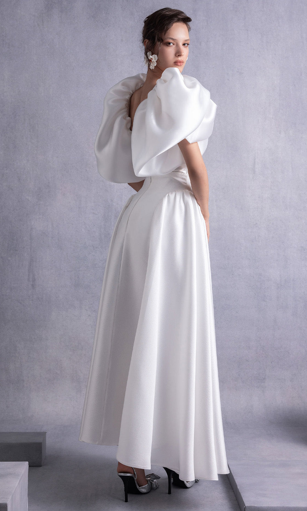 MNM COUTURE GOS2510 - A-Line Skirt Sculptural Shoulder Evening Gown Prom Dresses Off in White