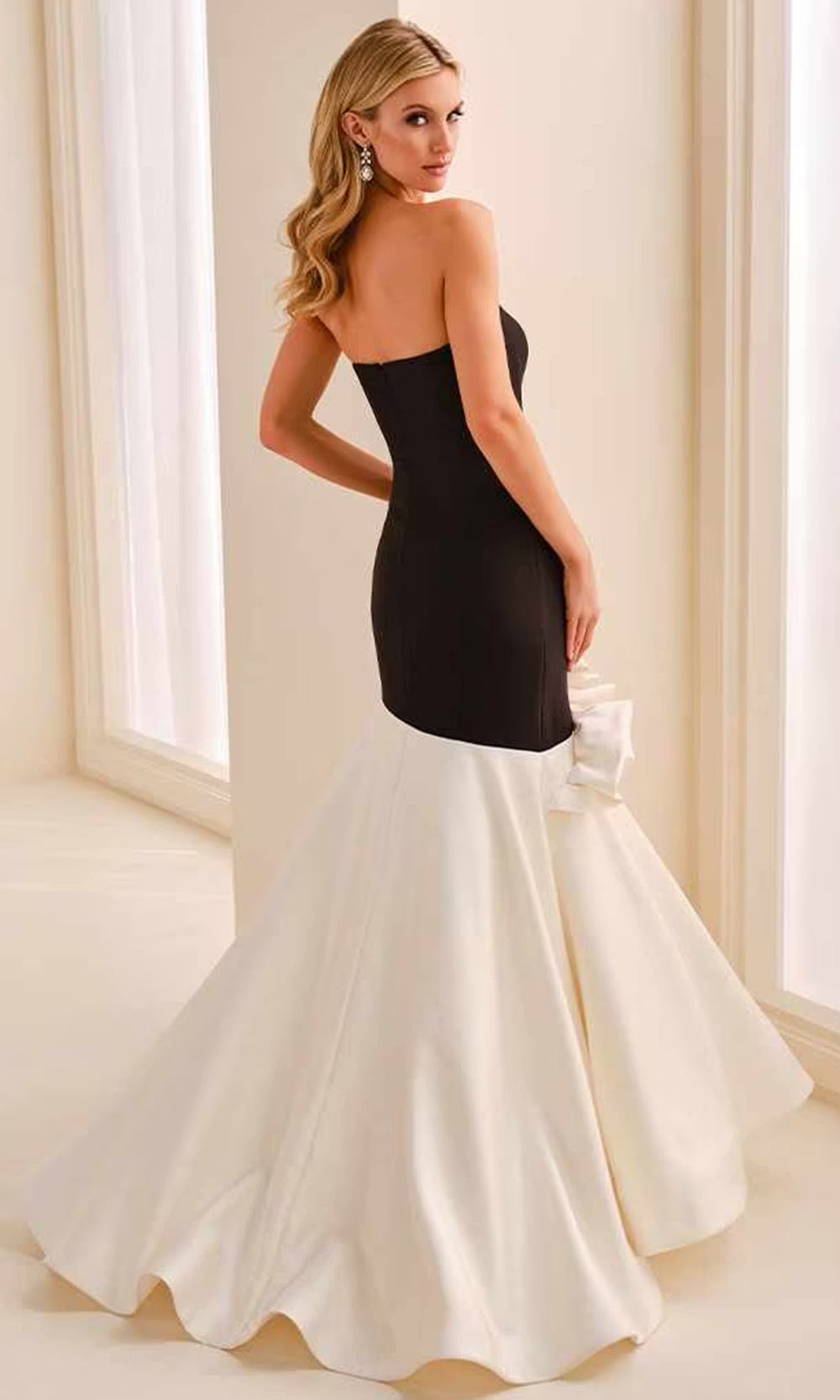 Ivonne D ID2209 - Trumpet Strapless Evening Dress Prom Dresses in Black and White