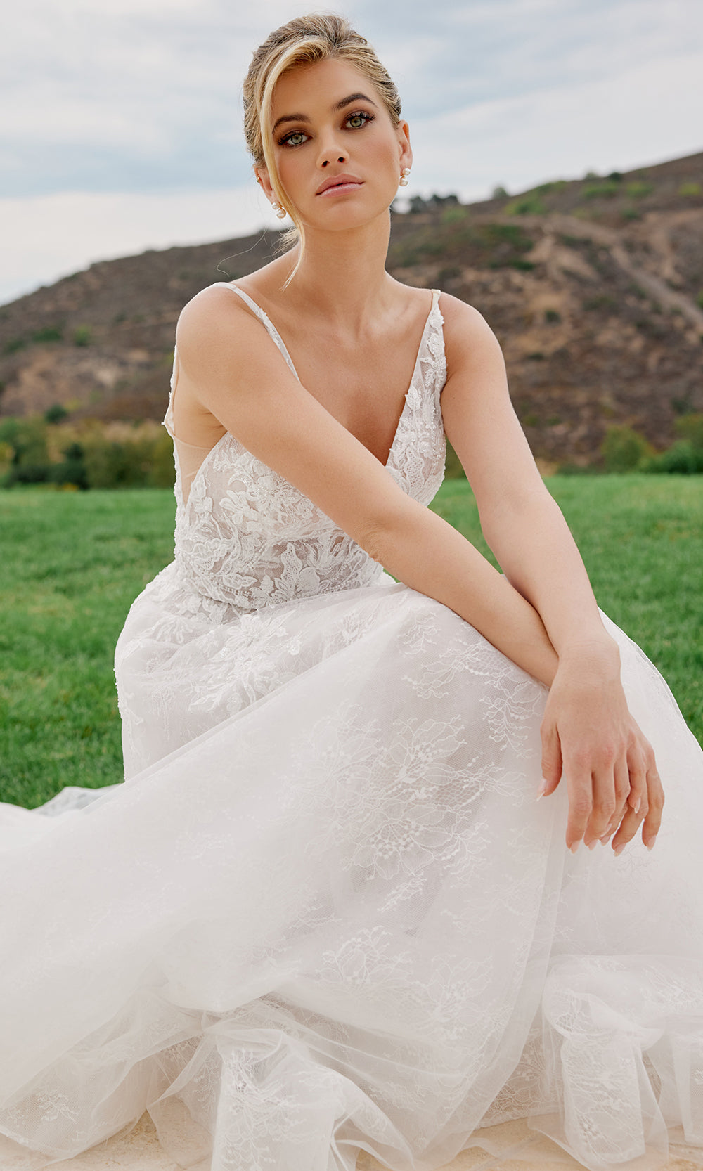 Nox Anabel JE1060L - lunging Neckline Lace Bridal Gown Wedding Dresses