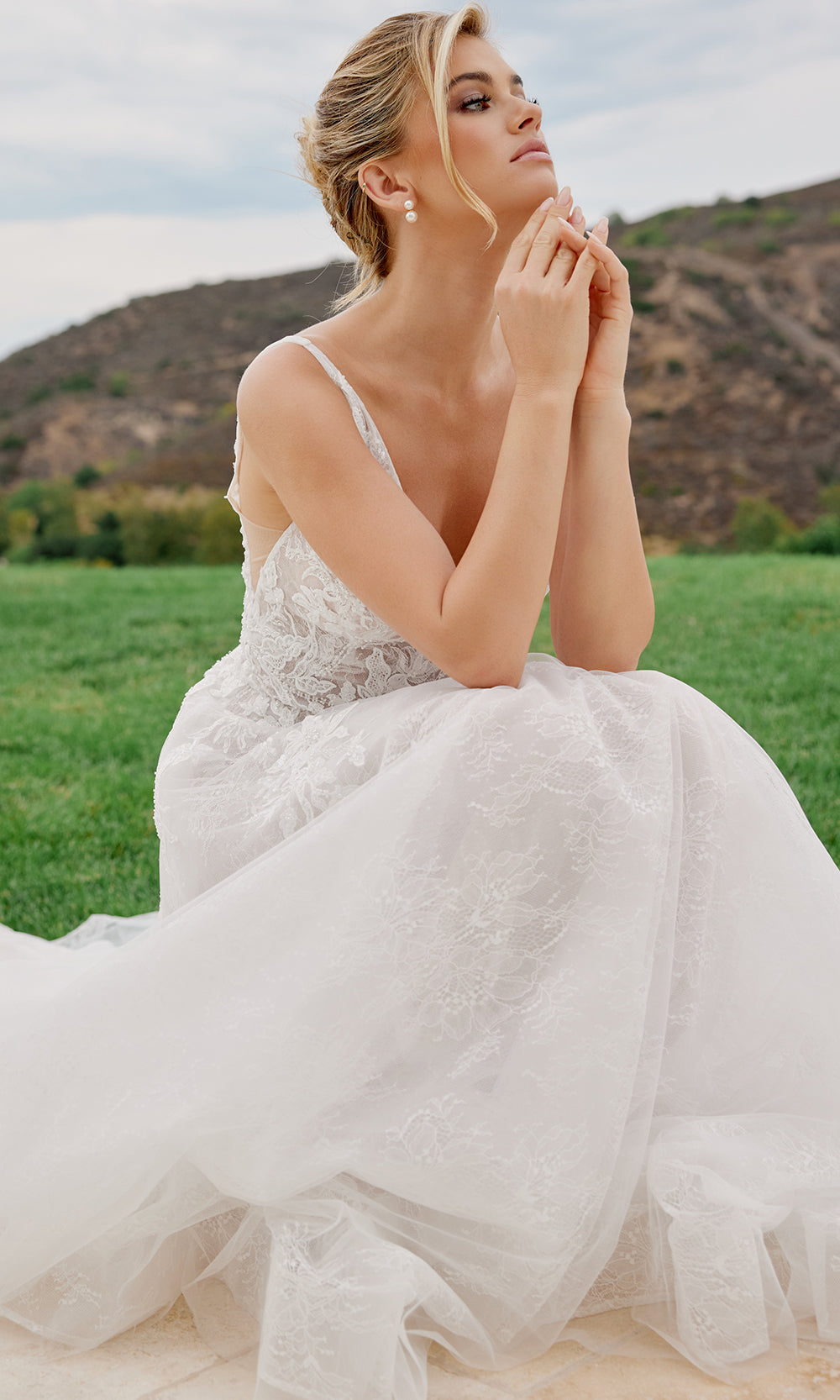 Nox Anabel JE1060L - lunging Neckline Lace Bridal Gown Wedding Dresses