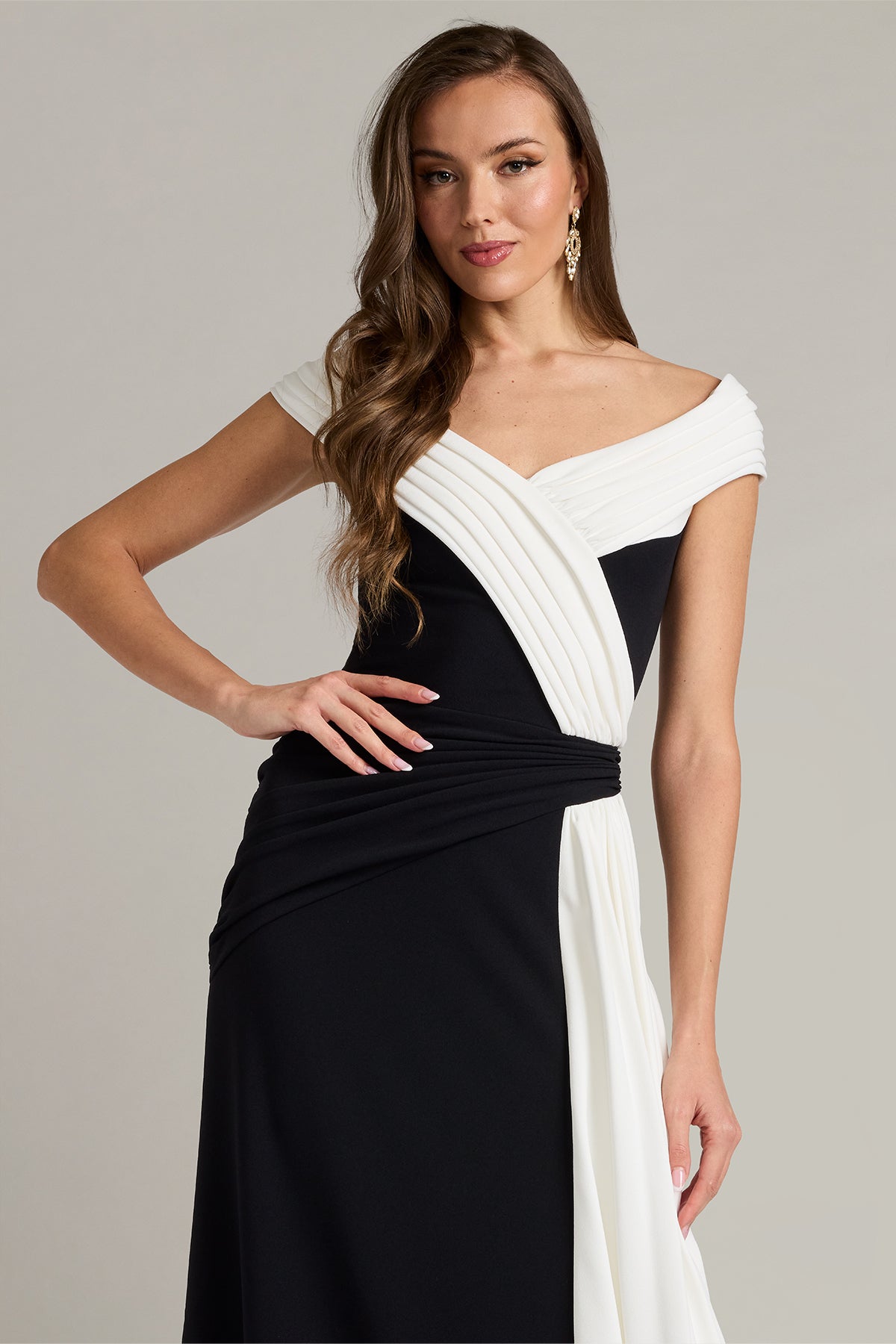 Tadashi Shoji BOS26019L - Lohner Draped Sash Evening Gown Mother Of The Bride Dresses in Black and White
