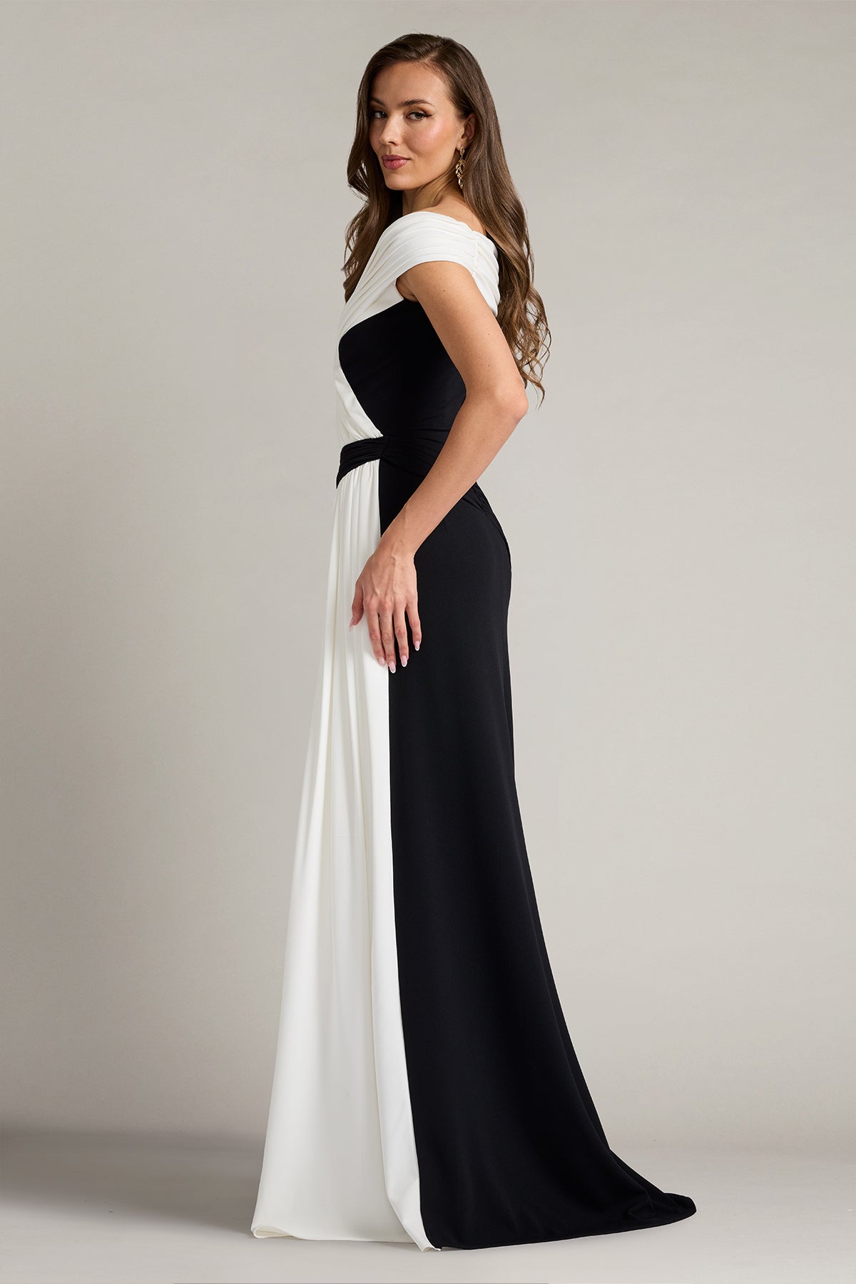 Tadashi Shoji BOS26019L - Lohner Draped Sash Evening Gown Mother Of The Bride Dresses in Black and White