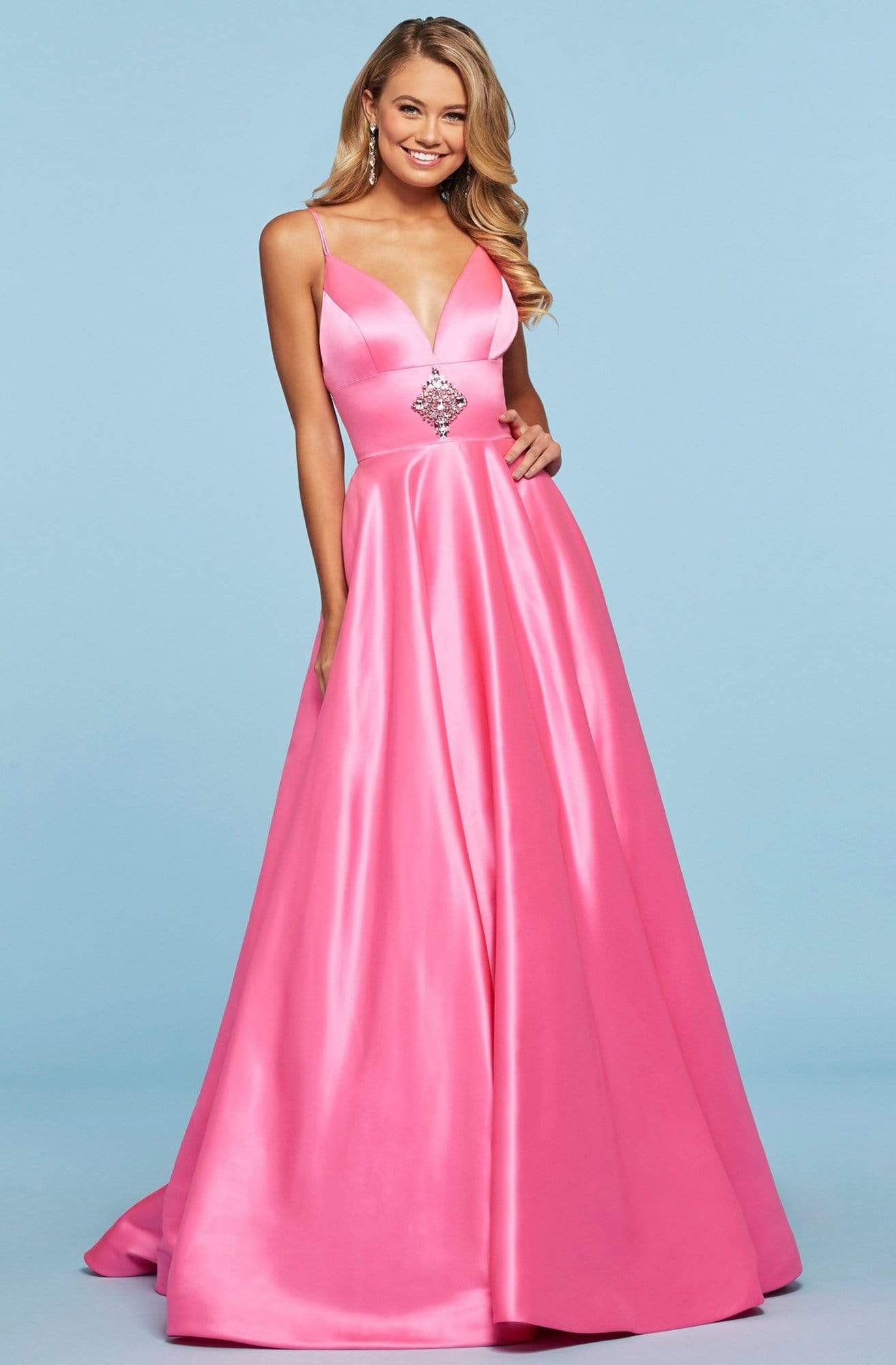 Sherri Hill - 53312 Beaded Deep V-neck A-line Dress Bridesmaid Dresses 00 / Candy Pink
