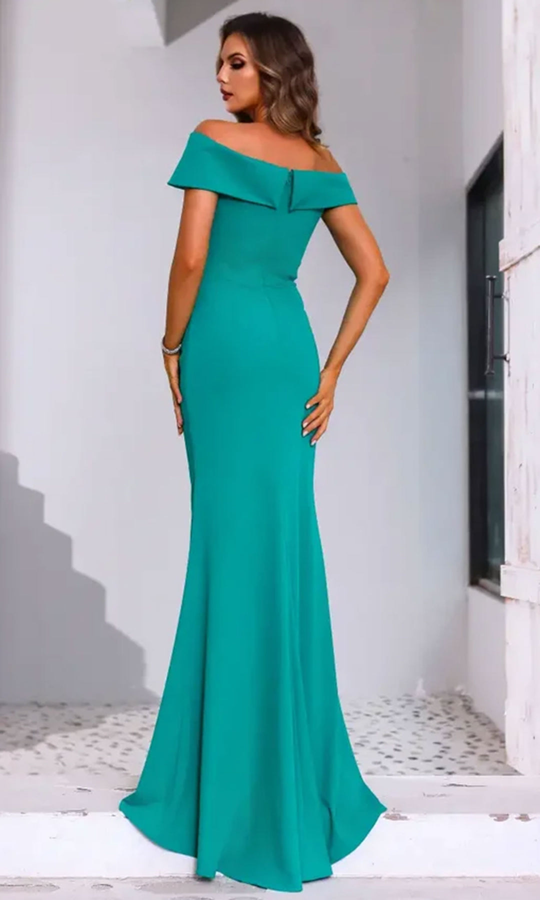 https://cdn.shopify.com/s/files/1/0270/0269/9870/files/terani-couture-251m4444-cap-sleeve-peplum-waist-evening-gown-back.jpg?v=1793192106