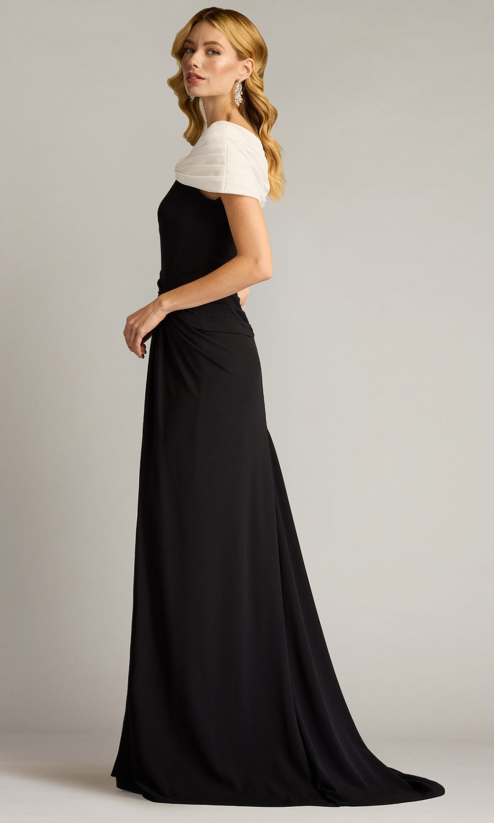 Tadashi Shoji BOS25146L - Perkins Asymmetric Draped Sheath Gown Prom Dresses in Black and White