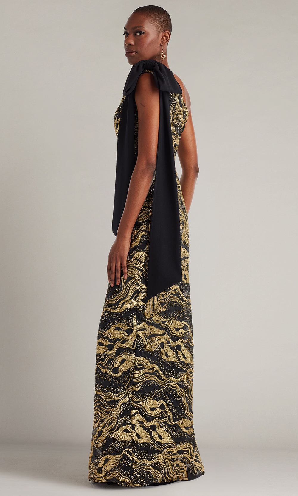 Tadashi Shoji CJB25705L - Shariza Bow-Shoulder Column Jacquard Gown Formal Gowns in Gold and Black