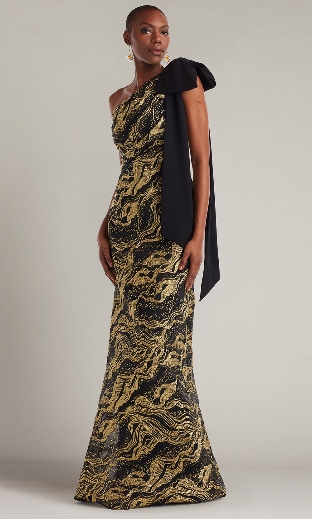 Tadashi Shoji CJB25705L - Shariza Bow-Shoulder Column Jacquard Gown Formal Gowns in Gold and Black