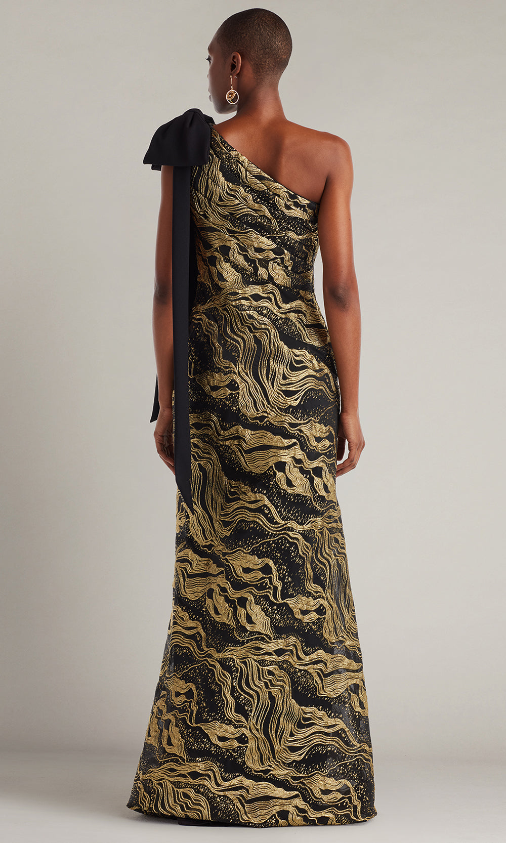 Tadashi Shoji CJB25705L - Shariza Bow-Shoulder Column Jacquard Gown Formal Gowns in Gold and Black