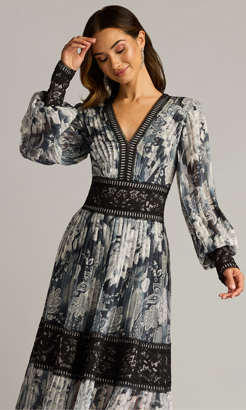 Tadashi Shoji CHP25186MD - Long Sleeve Derby Pleated Chiffon Midi Dress Wedding Guest in White and Black