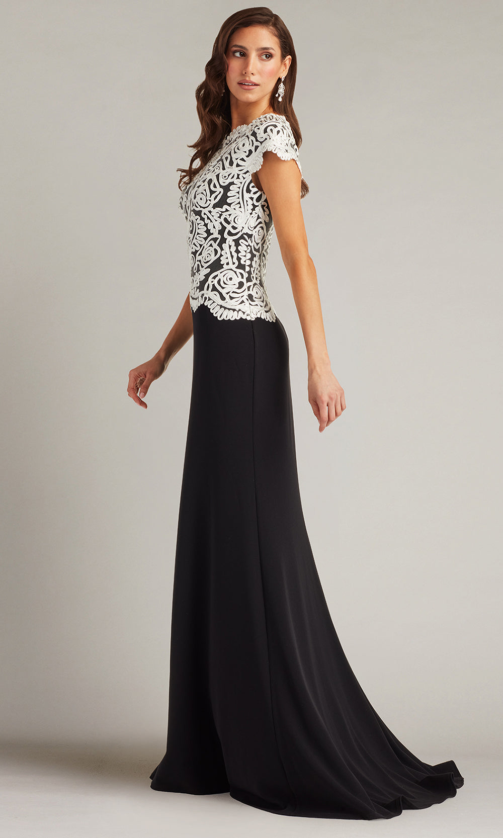 Tadashi Shoji CIM25398L - Isadora Embroidered Crepe Sheath Gown Mother of the Bride Dresses in Black and White