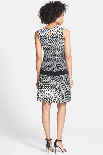 Donna Morgan - D2379M Drop Waist Geo-Print Dress in Black and White