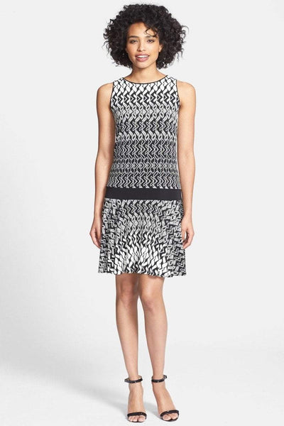 Donna Morgan - D2379M Drop Waist Geo-Print Dress in Black and White