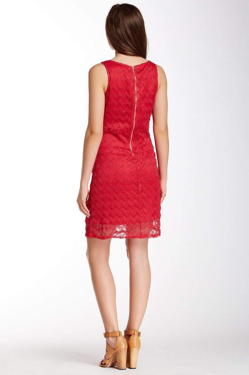 Sharagano - 4W4F164D9 Sleeveless Zigzag Lace Dress in Red