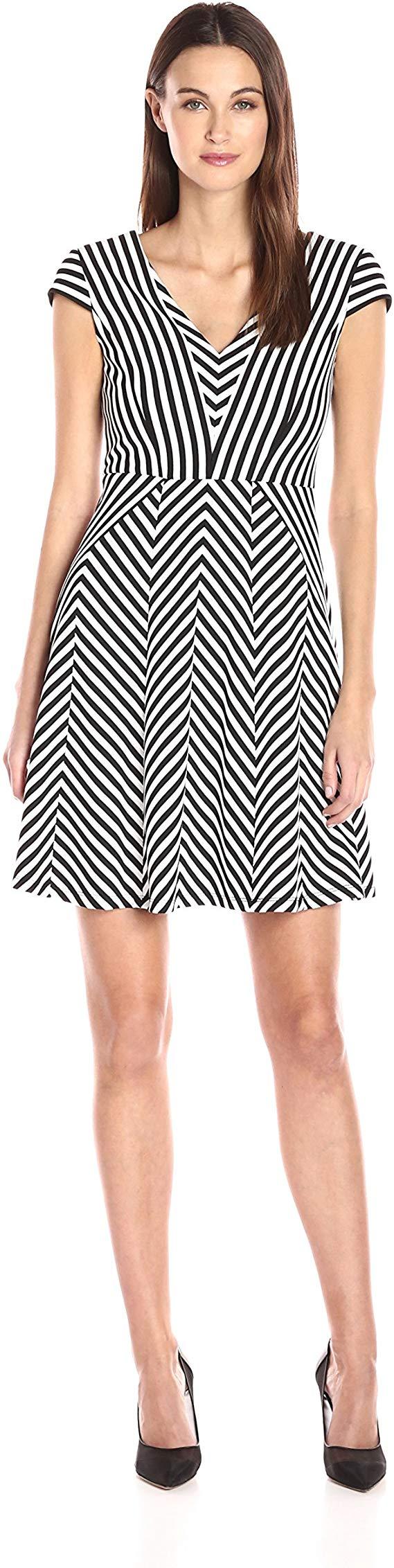 Adrianna Papell - AP1D100624 Striped V-Neck A-Line Short Dress In Black and White