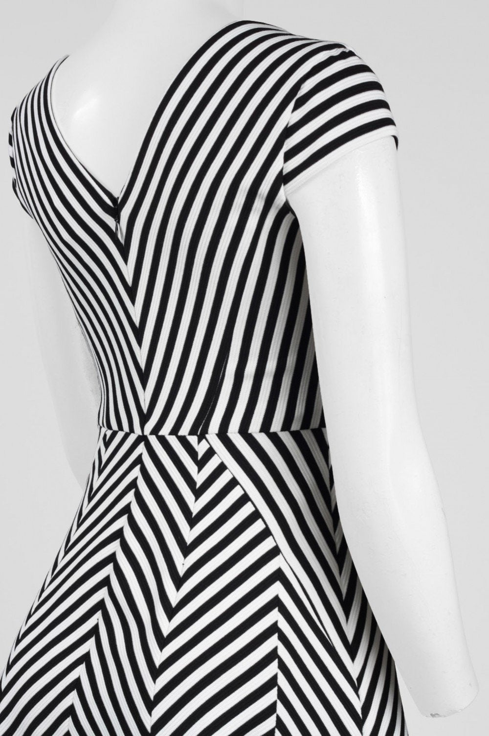 Adrianna Papell - AP1D100624 Striped V-Neck A-Line Short Dress In Black and White