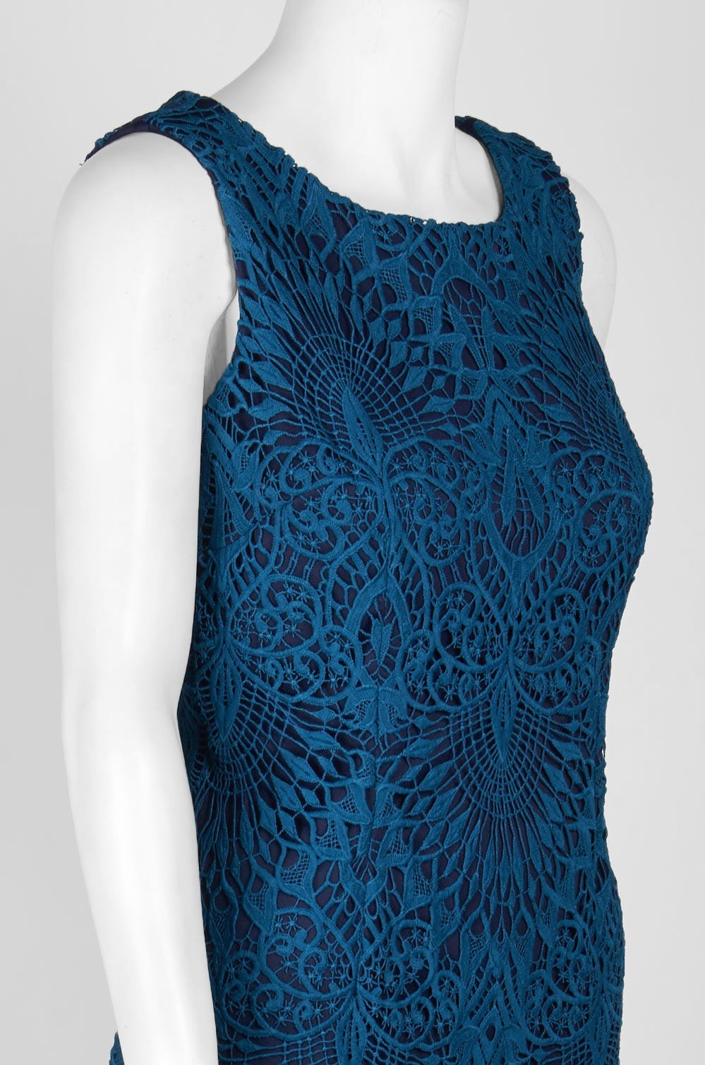 Chetta B. B1716898 - Short Sheath Dress - Sleeveless, Crochet Lace, Fitted Bodice, Sheath Skirt, Scalloped Edged Hem ADASA Chetta B. B1716898 - Short Sheath Dress - Sleeveless, Crochet Lace, Fitted Bodice, Sheath Skirt, Scalloped Edged Hem ADASA