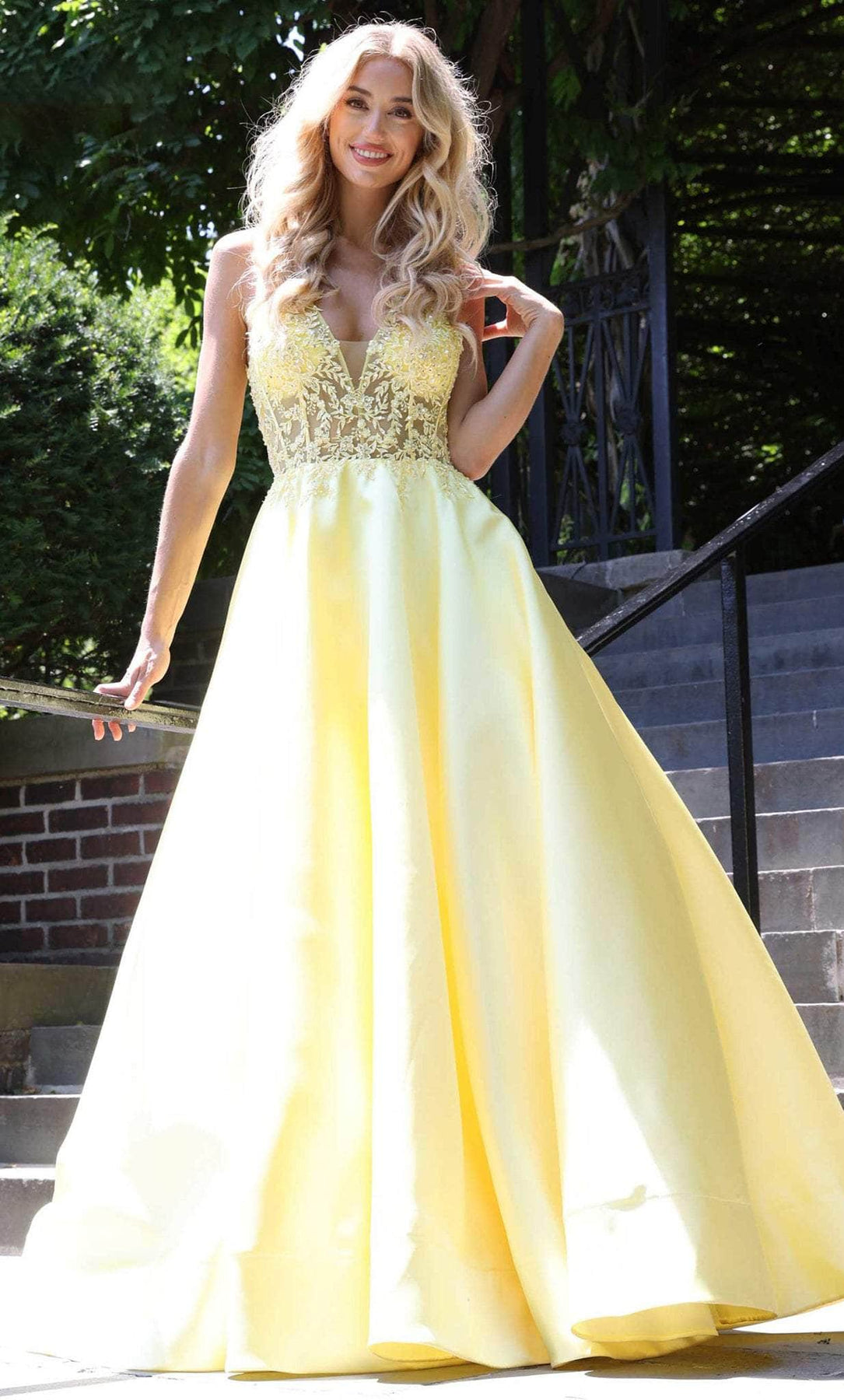 Colors Dress 2914 - Applique Gown