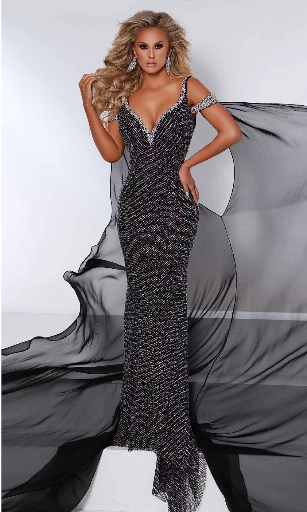 Johnathan Kayne - 2440 Sleeveless Sequined Gown Prom Dresses 00 / Black