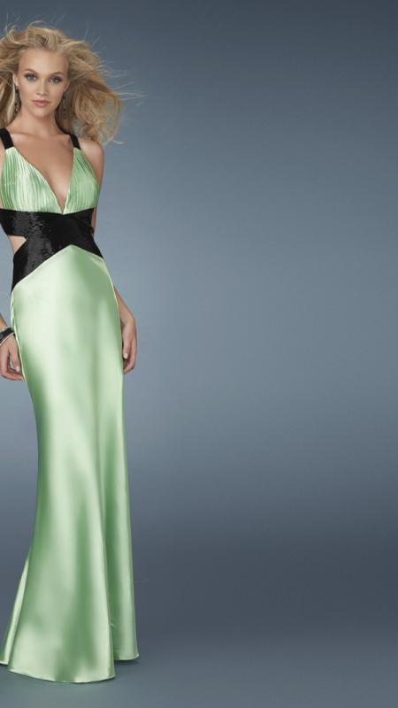 La Femme Gigi - 14660 Deep V-Neck Halter Gown with Crisscross Back Special Occasion Dress 00 / Apple Green