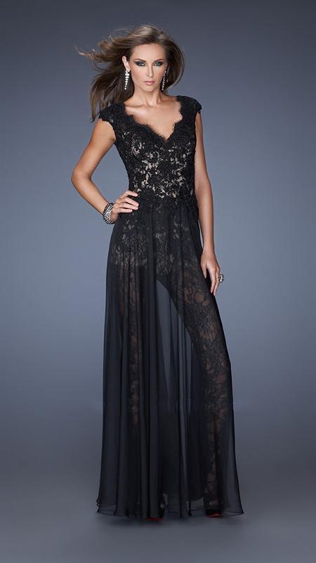 La Femme Scalloped V-Neck Fitted Evening Dress 20010 - 1 Pc Black in Size 4 Available CCSALE 4 / Black