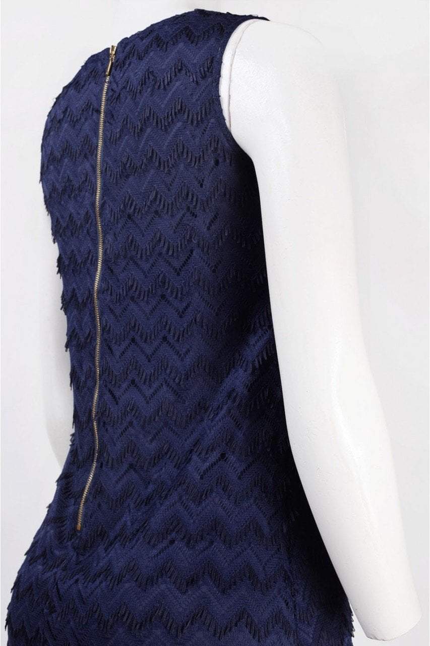 Sharagano - 4W4F164D9 Sleeveless Zigzag Lace Dress in Blue