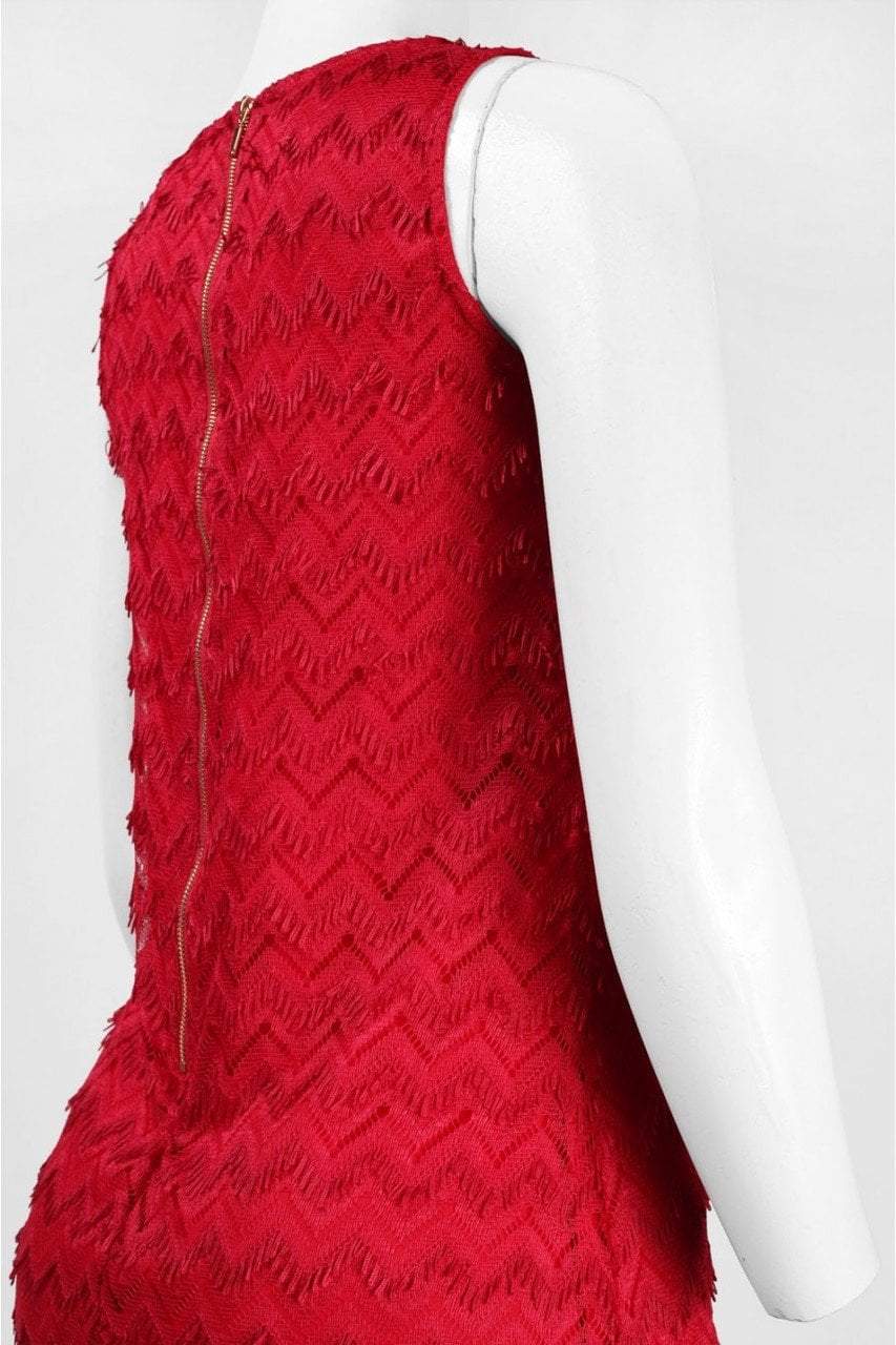 Sharagano - 4W4F164D9 Sleeveless Zigzag Lace Dress in Red