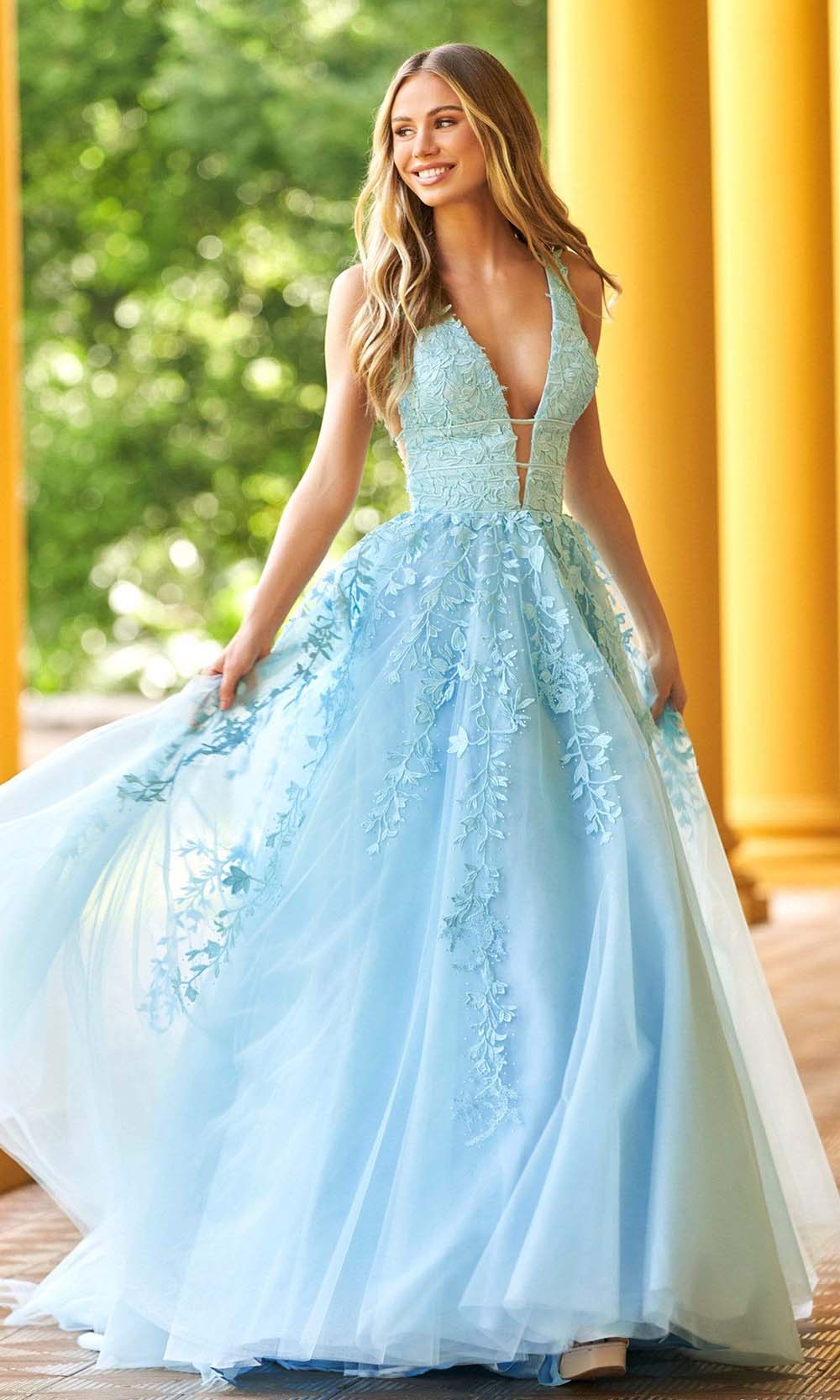Sherri Hill - 54937 Lace Detailed Tulle Gown Prom Dresses