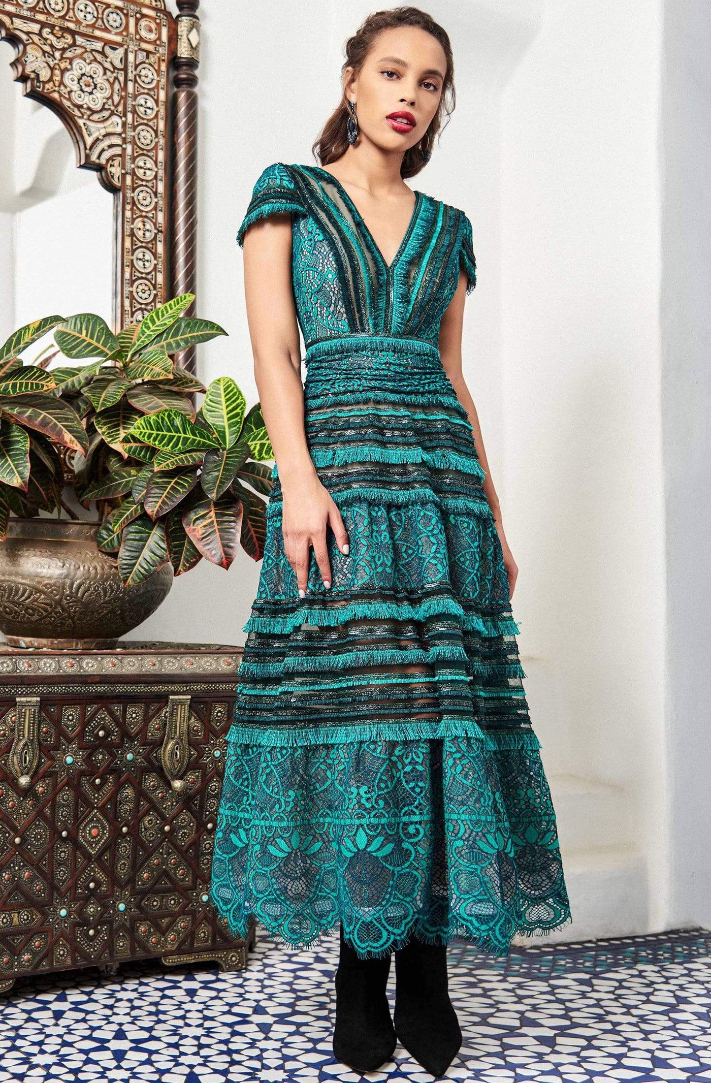 Tadashi Shoji - Cap Sleeve Fringe Ornate Tea-Length Lace Dress Wedding Guest 0 / Herbal Green