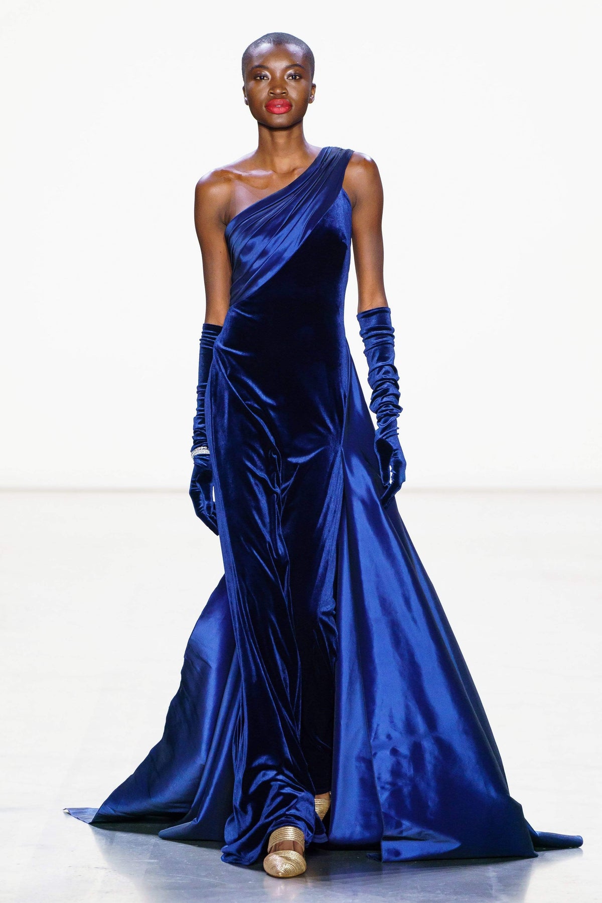 Tadashi Shoji - IRIE ONE-SHOULDER VELVET & TAFFETA GOWN Evening Dresses